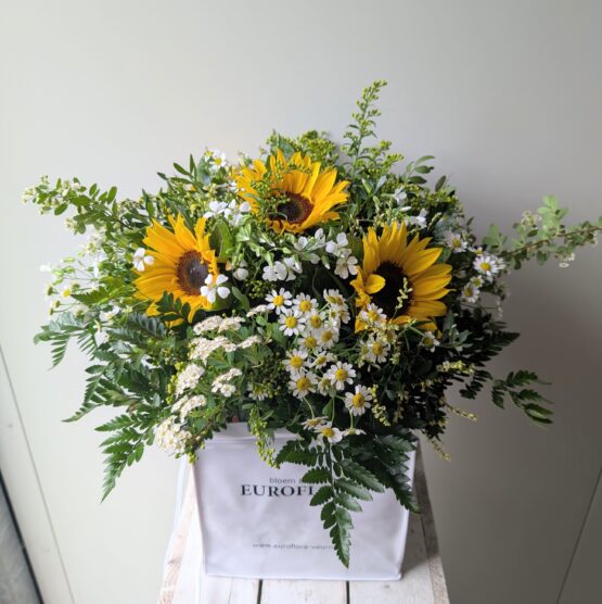 wit-geel zonnebloemboeket